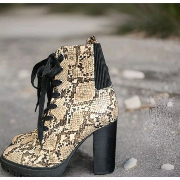 Steve Madden Latch Lace Up Snake Print Boots Chunky Block Heel Size Women's 8 - Picture 1 of 8